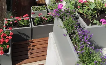 Zakelijk buitenproject met CLVR Planters plantenbakken